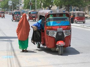 mogadishu-government-committee-presents-study-on-auto-rickshaw-deaths