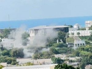 mortar-attack-in-mogadishu-hits-homes-and-theater,-injures-civilians