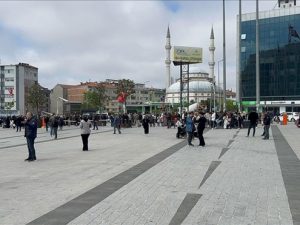 earthquake-of-magnitude-6.2-shakes-istanbul,-151-injured-in-panic-driven-incidents