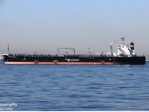 tanker-fire-leaves-invictus-adrift-off-somali-coast,-injures-crew-member