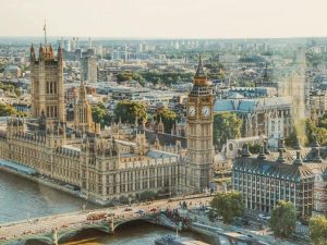 caasimada-london-oo-lagu-xiray-saddex-qof-oo-iran-ah-oo-weeraro-qorsheenayay