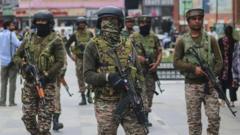 xiisadda-hindiya-iyo-pakistan-oo-marba-marka-ka-dambeysa-cirka-isku-sii-shareereysa