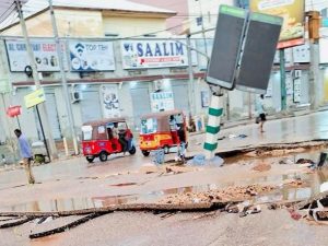 mother-and-child-killed-as-heavy-rains-flood-mogadishu,-damage-roads