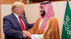 trump-oo-ku-wajahan-sacuudiga-isagoo-isha-ku-haya-maalgashi-uu-ku-sameeyo-mareykanka