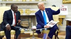muxuu-yahay-sawirka-muranka-dhaliyey-ee-trump-ku-beegsaday-madaxweynaha-koonfur-afrika