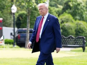 federal-appeals-court-temporarily-reinstates-trump-tariffs