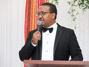 somali-community-in-minnesota-reacts-with-disappointment-to-new-trump-era-travel-ban