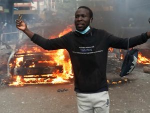 police-fire-tear-gas-on-crowds-protesting-kenya-blogger’s-death-in-custody