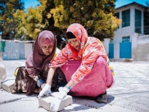 building-roads-and-respect:-somali-women-in-construction-gain-ground