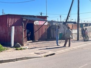 somali-spaza-shops-reopen-in-cape-town-after-uneasy-truce-with-gang-extortionists