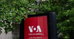 maamulka-trump-oo-bilaabay-in-uu-shaqada-ka-ruqseeyo-suxufiiyinta-voa