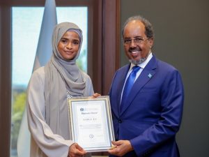 president-mohamud-honors-somali-boxing-champion-ramla-ali-in-mogadishu