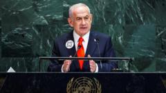 daawo:-netanyahu-oo-looga-kala-dareeray-hoolka-qm-ee-uu-khudbadda-ka-jeedinayay