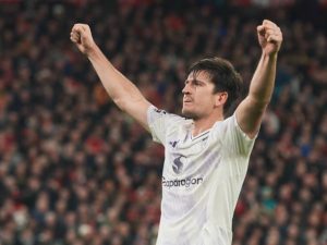 manchester-united-beats-liverpool-2-1-with-maguire’s-late-goal-in-big-boost-for-amorim