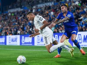 real-madrid-beats-nine-man-getafe-to-top-la-liga