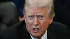 trump:-waxaan-“si-buuxda-u-maamulay”-weerarkii-israa’iil-ay-iiraan-ku-qaadday”