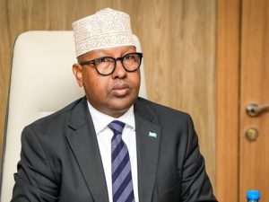wasiir-fiqi-oo-ka-jawaabay-hadal-kasoo-yeeray-shiikh-shariif-ee-ahaa-”-muqdisho-amaan-mahan”