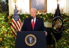 trump-oo-askarta-ameerikaanka-midkiiba-siiyey-lacag-ka-badan-$1,700
