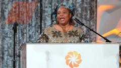 halyeyga-nabada,-waxa-ay-soo-abaabushay-dumar-muslimiin-iyo-masiixiyiin-ah-oo-dagaalka-joojiyey