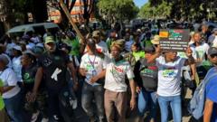 afrikaanka-soo-galootiga-ah-oo-digniin-lagu-siiyey-inay-dukaamadooda-koofur-afrika-xiraan