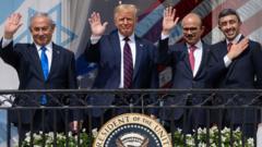 waa-maxay-‘heshiiska-abraham’-ee-uu-trump-rabo-in-waddamada-carabta-ay-la-saxiixdaan-israa’iil?