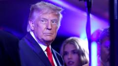 trump-oo-lagu-oriyay-kadib-markii-uu-booqday-goob-ciyaar-lagu-qabanayay