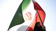 iran-oo-sheegtay-inay-ku-guulaysatay-dagaalka,-sidee-ayay-muwaadiniinteeda-u-arkaan-guusha?