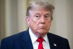 trump:-waxaa-dooxa-isku-hor-fariisan-doona-saraakiisha-maraykanka-iyo-iran-maalinka-berri-ah