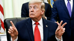 trump-wuxuu-$1-bilyan-ka-badan-ka-sameeyay-lacagaha-danabaysan-sandkii-koowaad-ee-xafiiska
