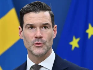 xisbbiga-moderaterna-oo-soo-jeediyay-waddo-deg-deg-ah-oo-dhalashada-sweden-lagu-qaato