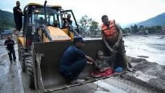 in-ka-badan-160-qof-oo-ay-daadad-ku-laayeen-dalka-nepal-iyadoo-boqolaal-dalxiisayaal-la-la’ayahay
