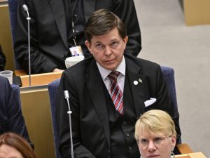baarlamaanka-oo-mar-kale-andreas-norlen-u-doortay-guddoomiyaha-baarlamaanka