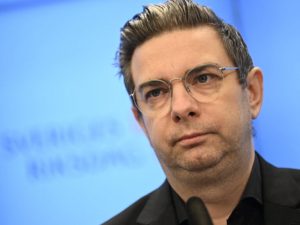 siyaasi-hal-bil-ku-jiray-barlamaanka-sweden-oo-iskaga-baxay-golaha